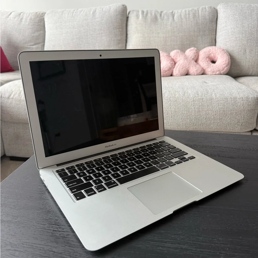 2017 MacBook Air 13-inch (Intel i5, 128 GB)